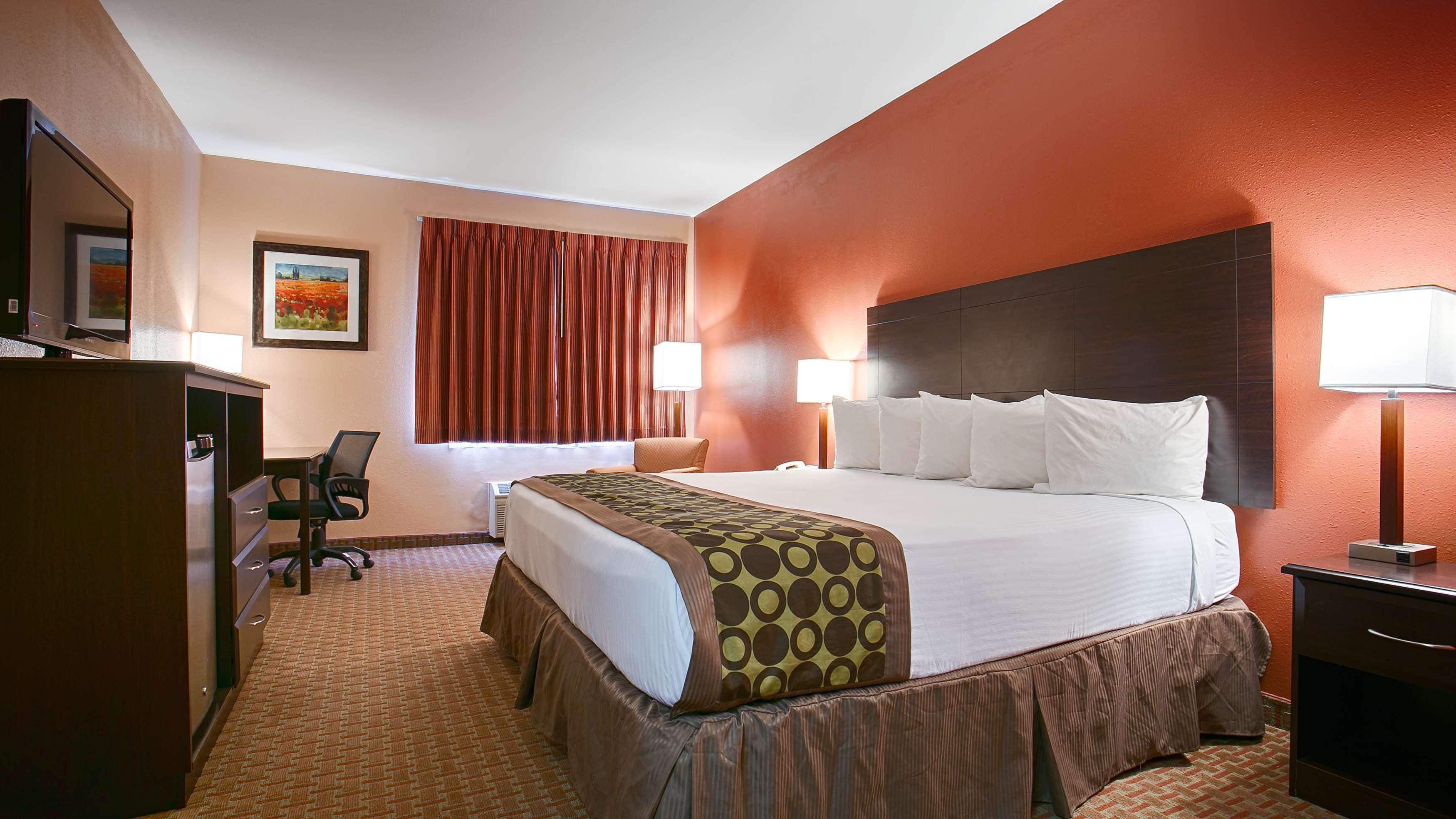 Surestay Plus Hotel By Best Western Топика Екстериор снимка