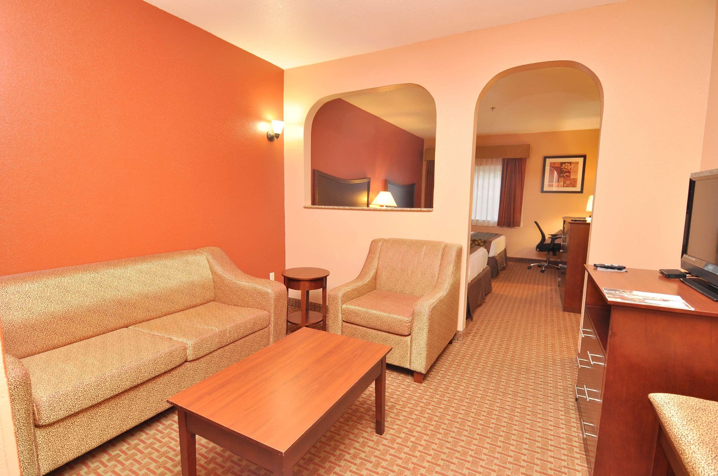 Surestay Plus Hotel By Best Western Топика Екстериор снимка