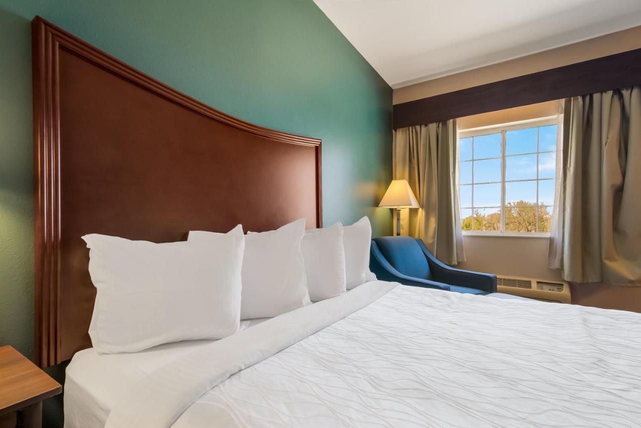 Surestay Plus Hotel By Best Western Топика Екстериор снимка