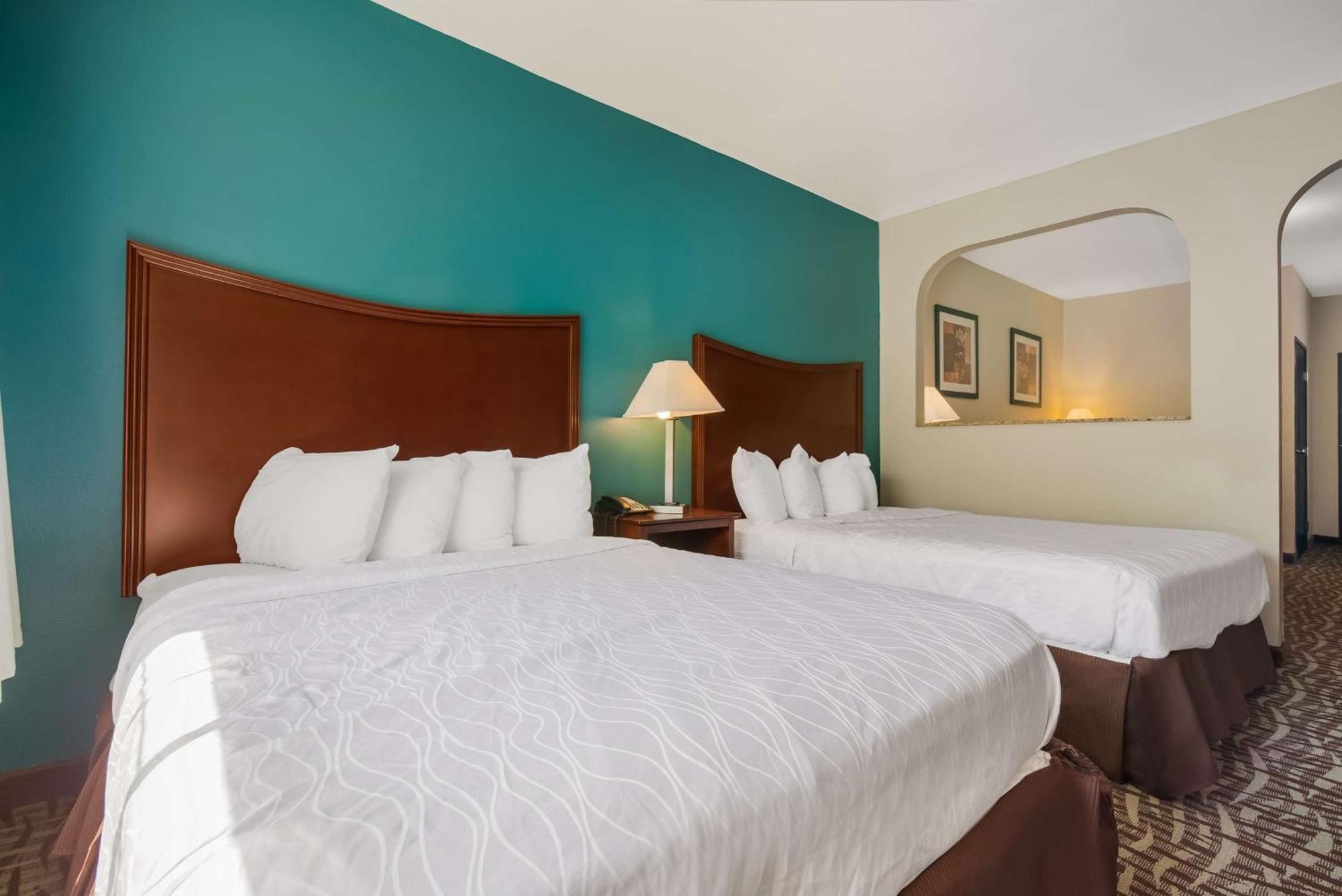 Surestay Plus Hotel By Best Western Топика Екстериор снимка
