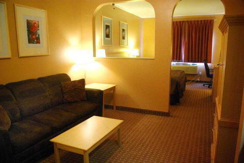 Surestay Plus Hotel By Best Western Топика Екстериор снимка
